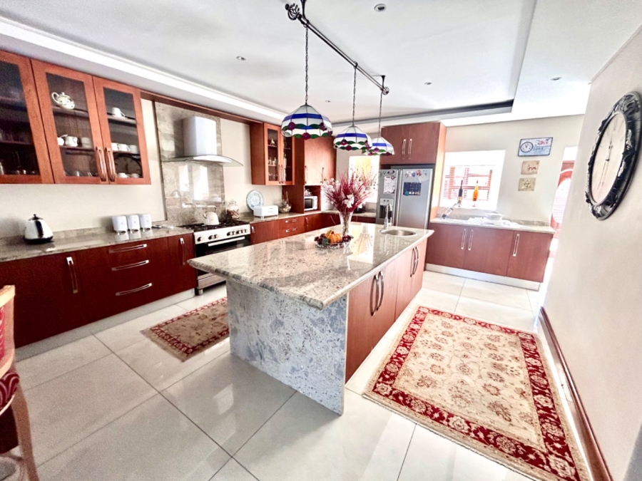 8 Bedroom Property for Sale in Baronetcy Estate Western Cape